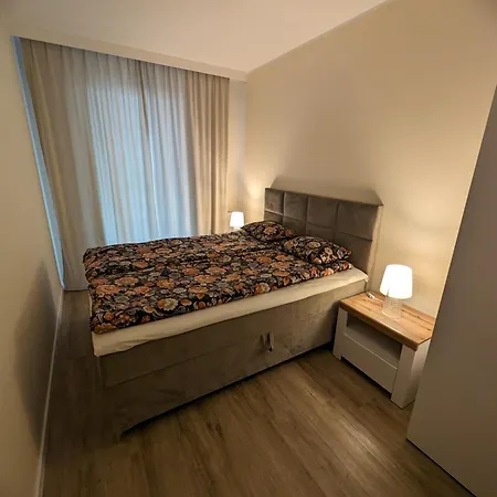 Leomar, Bezkontaktowe Zameldowanie, Darmowy Parking Poznań