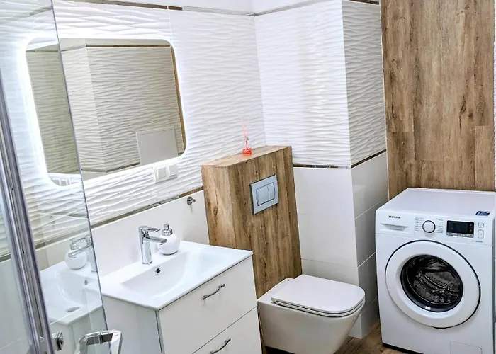 Leomar, Bezkontaktowe Zameldowanie, Darmowy Parking *