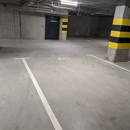 Leomar, Bezkontaktowe Zameldowanie, Darmowy Parking *