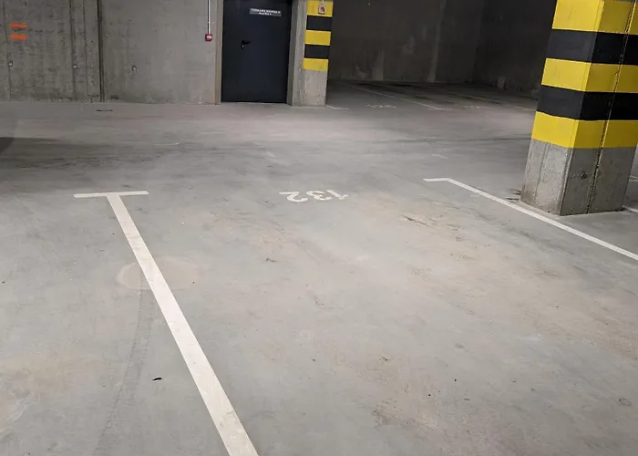 Leomar, Bezkontaktowe Zameldowanie, Darmowy Parking *